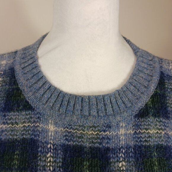 Northern Reflections Blue Plaid Crew Neck Sweater, Size Large - Picture 5 of 14